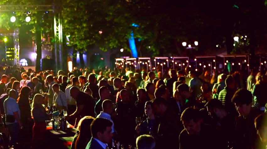 SPRING UNDER THE PLANE TREES MARKED BY FRIENDSHIP AND WINE